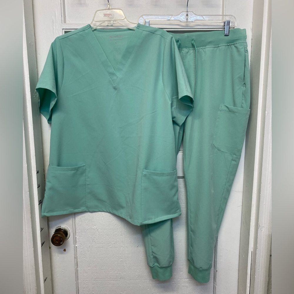 Mint Green Women's Scrub Set - Unbranded V-Neck Top & Jogger Pants